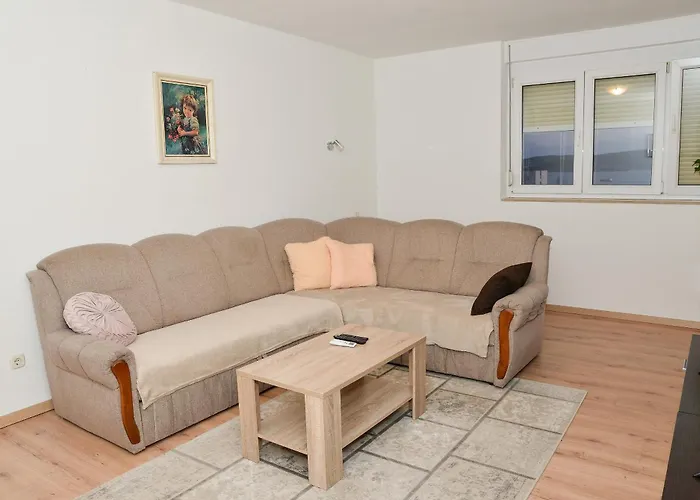 Buki One Bedroom With Balcony And Sea View Appartement